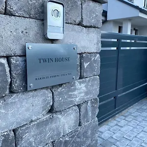 Twin House , Gyál Węgry