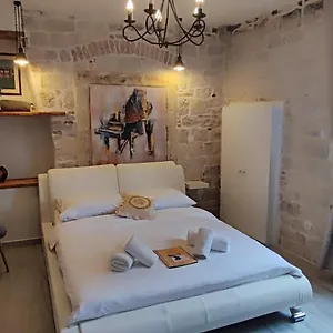 https://studios-kadena.hotels-in-trogir.com