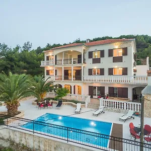 https://villa-iz.hotelinzadar.com