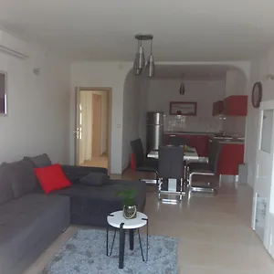 https://apartman-bozic.hotels-in-trogir.com