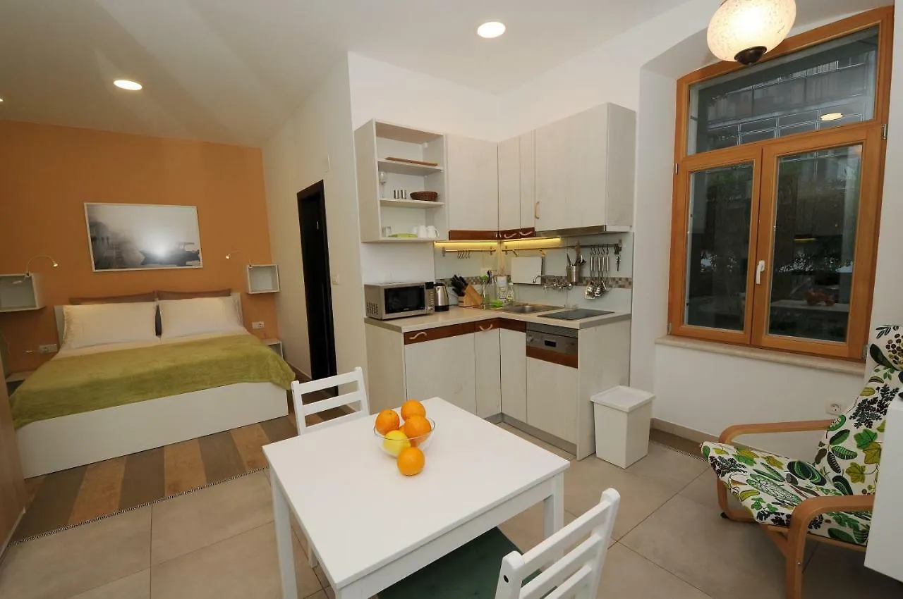 Studio Apartment Dzapo Split